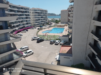 ESTARTIT - Appartement avec parking situé à 50 mètres de la plage, piscine communautaire et court de tennis.